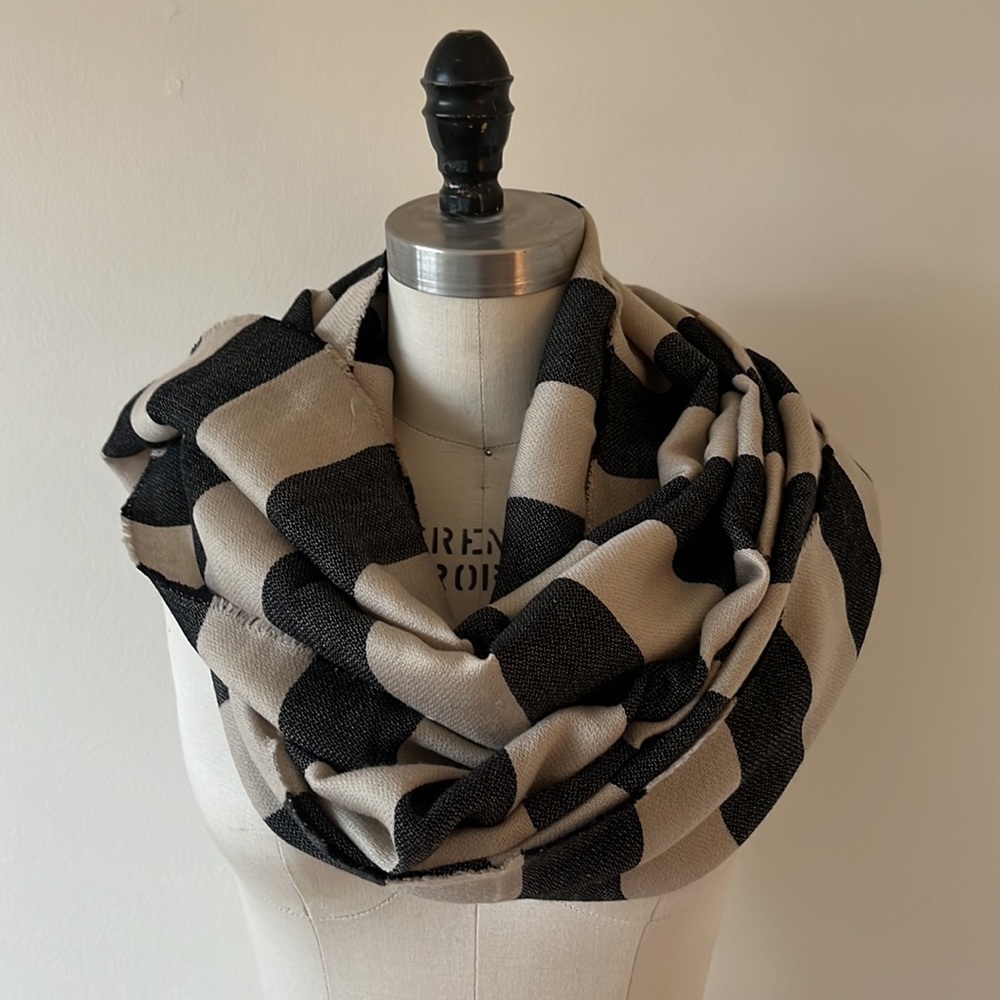 Striped Scarf - Picture 2 of 4